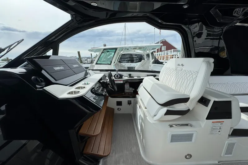 Slide: The Image of Sea Ray Sundancer 370 Outboard 2026 - 29
