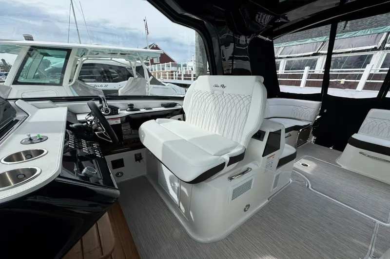 Slide: The Image of Sea Ray Sundancer 370 Outboard 2026 - 32