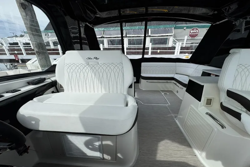 Slide: The Image of Sea Ray Sundancer 370 Outboard 2026 - 34