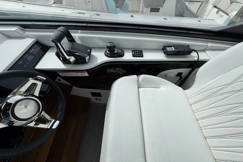 Slide: The Image of Sea Ray Sundancer 370 Outboard 2026 - 35