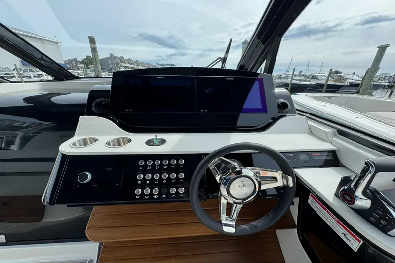 Slide: The Image of Sea Ray Sundancer 370 Outboard 2026 - 39