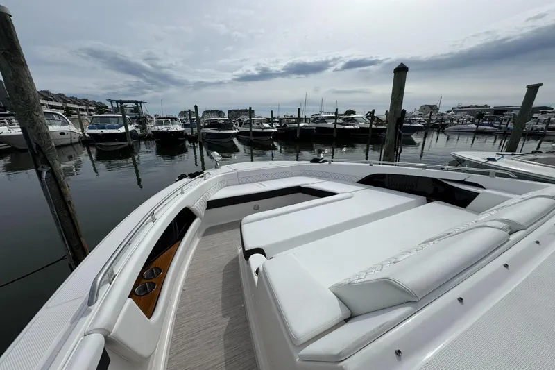 Slide: The Image of Sea Ray Sundancer 370 Outboard 2026 - 60