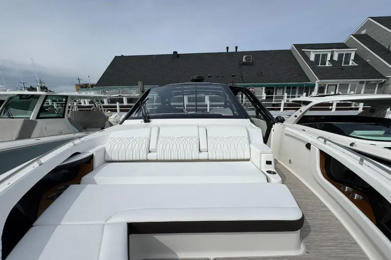 Slide: The Image of Sea Ray Sundancer 370 Outboard 2026 - 68