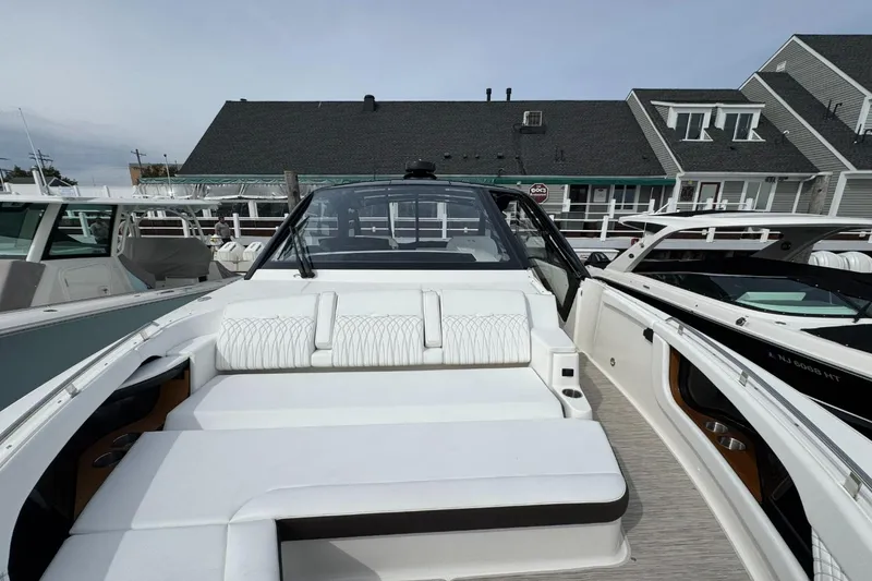 Slide: The Image of Sea Ray Sundancer 370 Outboard 2026 - 69