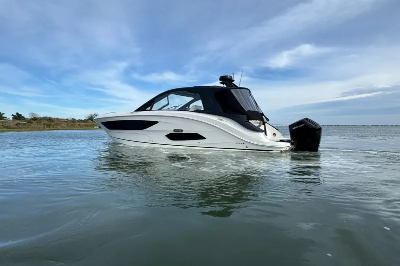 Slide: The Image of Sea Ray Sundancer 370 Outboard 2026 - 75