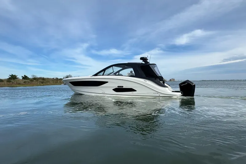 Slide: The Image of Sea Ray Sundancer 370 Outboard 2026 - 78