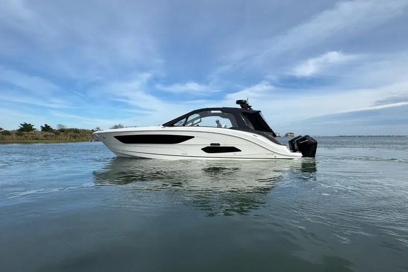 Slide: The Image of Sea Ray Sundancer 370 Outboard 2026 - 81