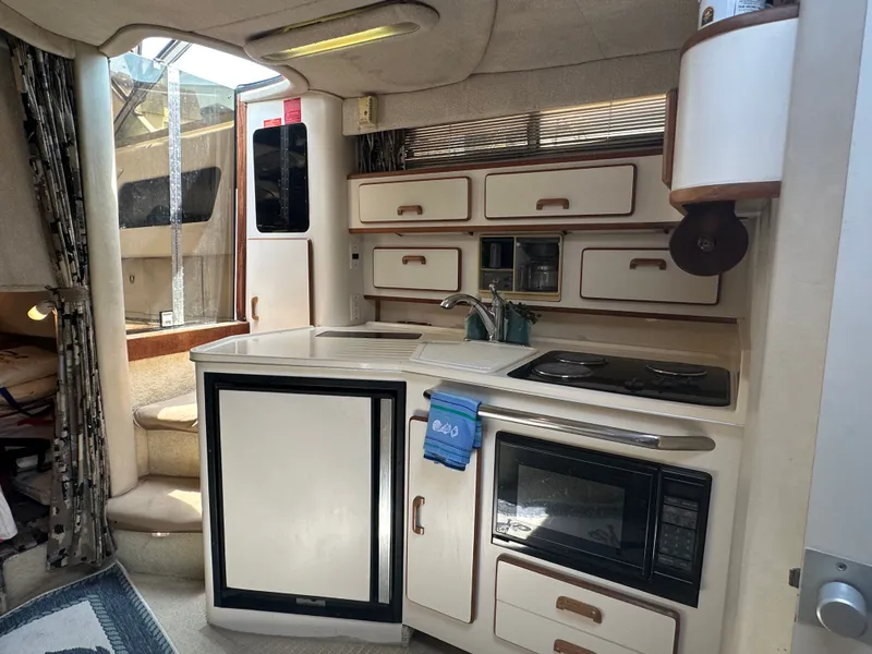 Slide: The Image of Sea Ray 350 Sundancer 1991 - 16