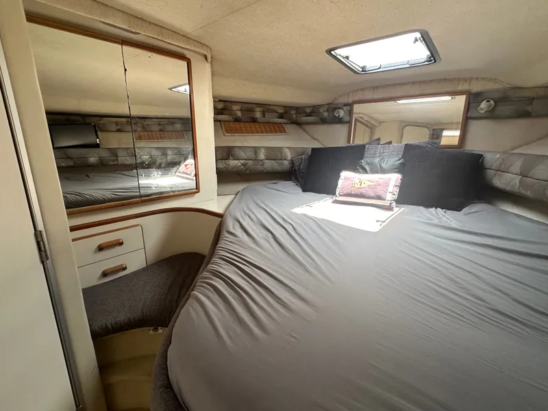 Slide: The Image of Sea Ray 350 Sundancer 1991 - 25