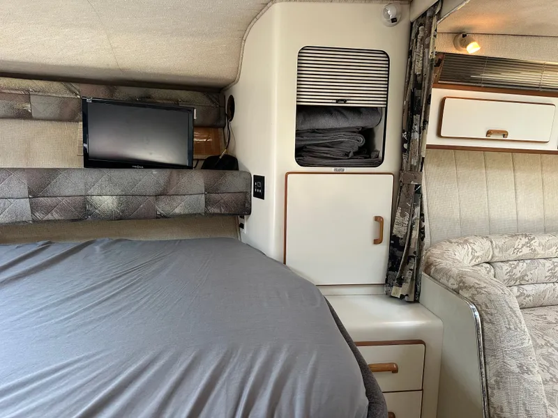 Slide: The Image of Sea Ray 350 Sundancer 1991 - 26