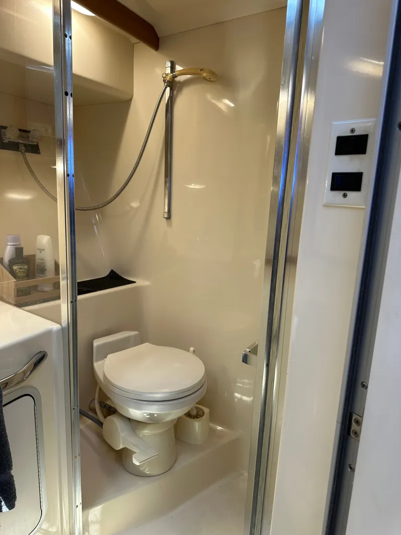 Slide: The Image of Sea Ray 350 Sundancer 1991 - 31