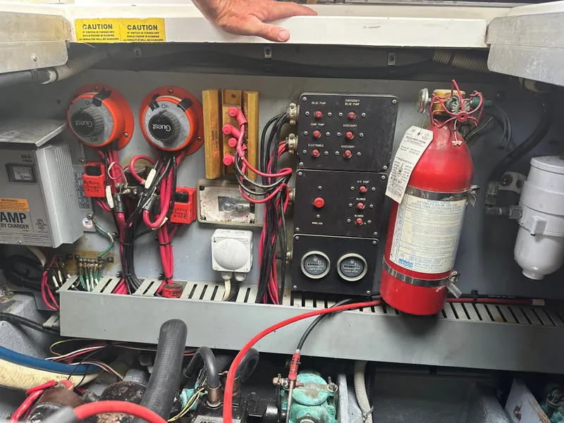 Slide: The Image of Sea Ray 350 Sundancer 1991 - 39