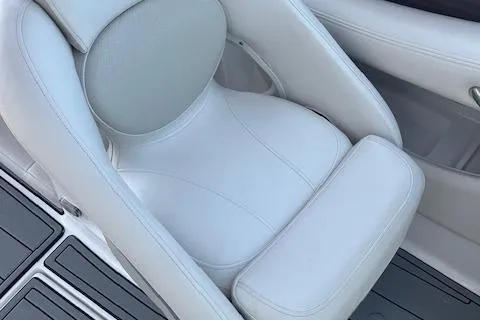 Slide: The Image of 2008 Chaparral 256 SSi boat seat, white leather upholstery, close-up view. - 9