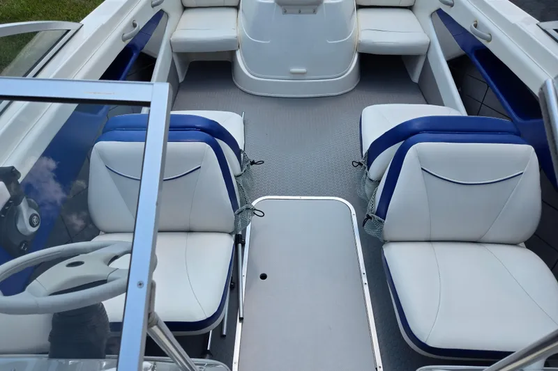 Slide: The Image of 2006 Bayliner 195 Classic boat interior with white and blue seating. - 20