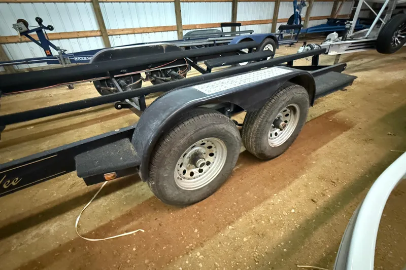 Slide: The Image of Trailer for 2000 Rinker 270 Fiesta Vee boat in storage facility. - 31