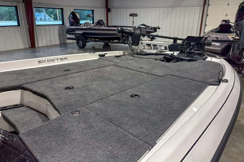 Slide: The Image of 2026 Skeeter ZXR 19 boat interior with spacious deck and advanced equipment. - 4