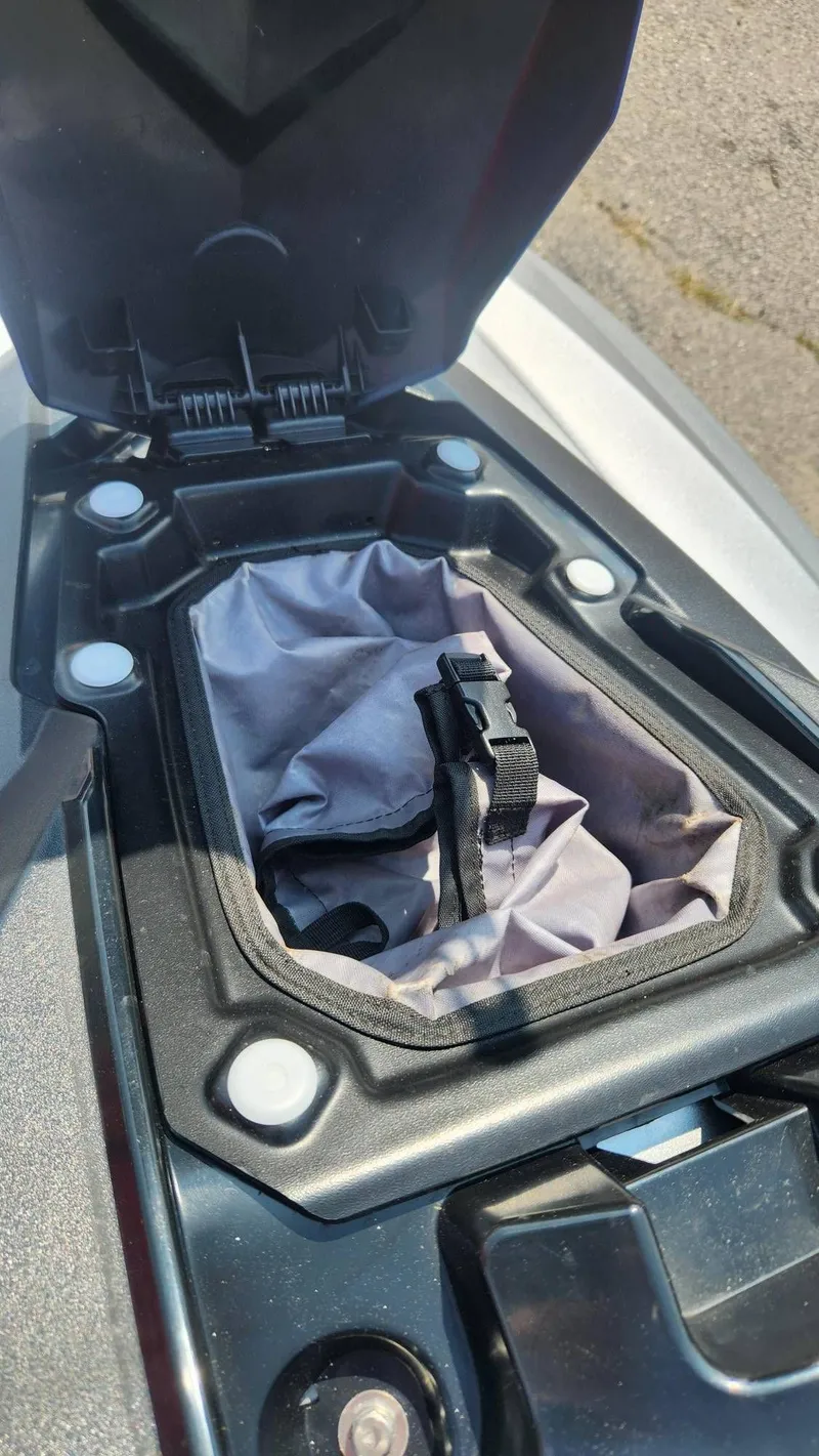 Slide: The Image of Waverunner EX DELUXE 2020 - 4