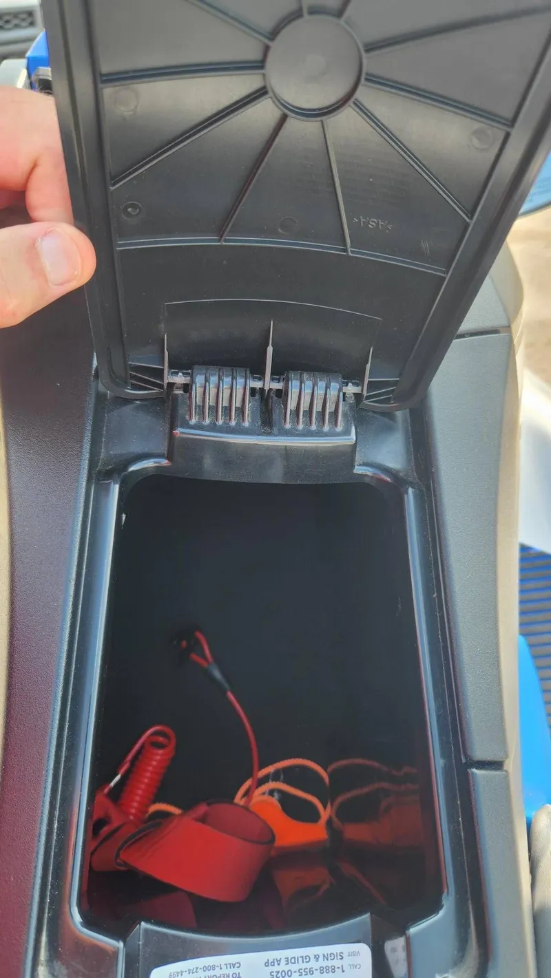 Slide: The Image of Waverunner EX DELUXE 2020 - 8