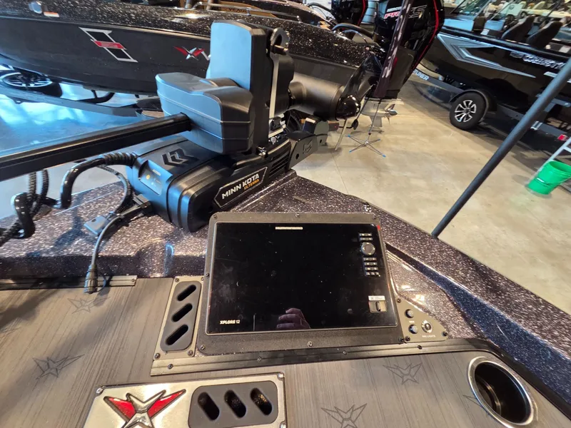 Slide: The Image of Vexus Boats DVX22s 2026 - 11