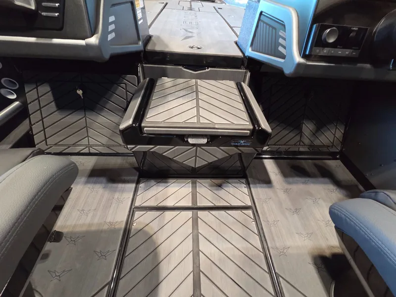 Slide: The Image of Vexus Boats DVX22s 2026 - 17