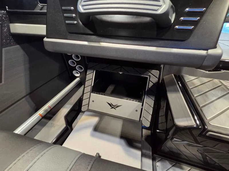 Slide: The Image of Vexus Boats DVX22s 2026 - 19