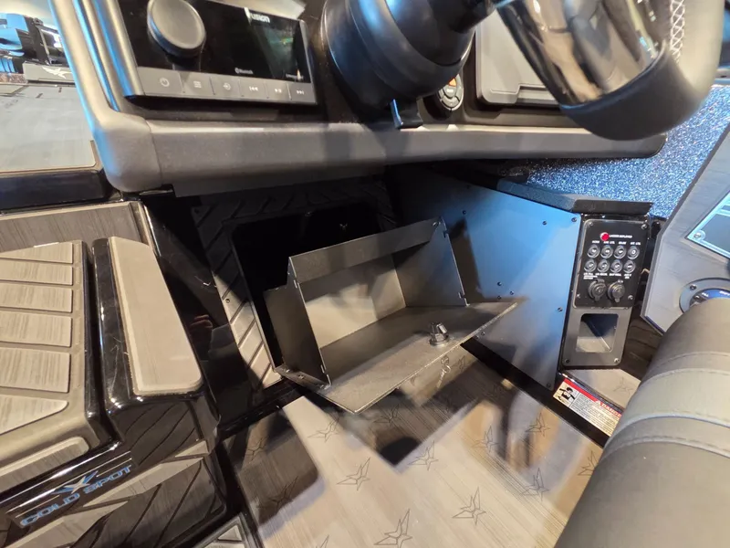 Slide: The Image of Vexus Boats DVX22s 2026 - 22