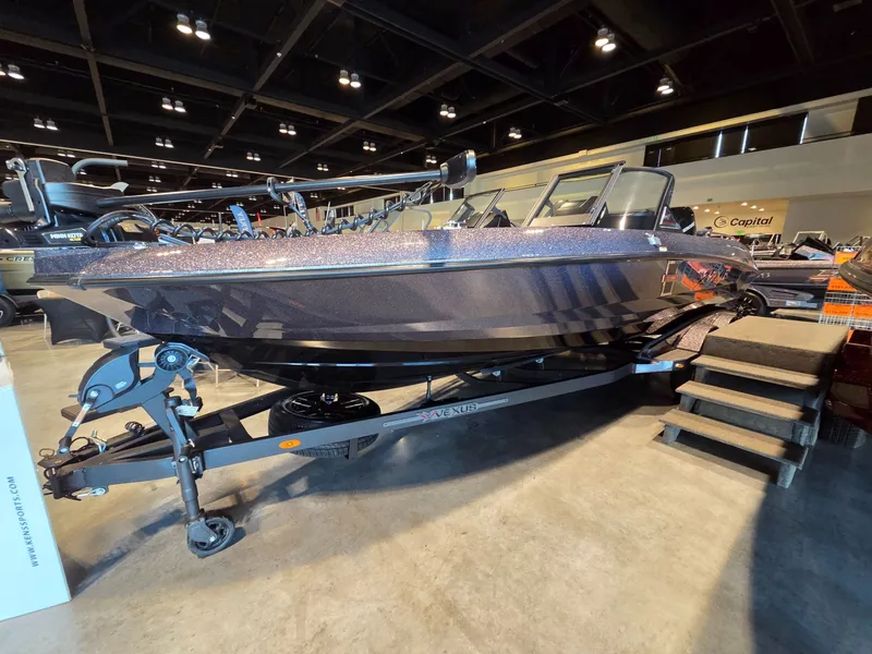 Slide: The Image of Vexus Boats DVX22s 2026 - 4