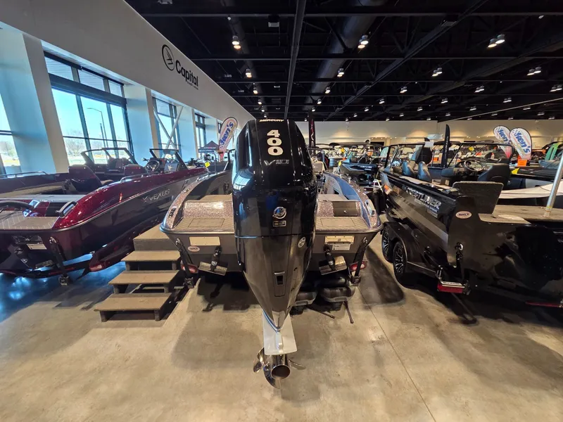 Slide: The Image of Vexus Boats DVX22s 2026 - 6