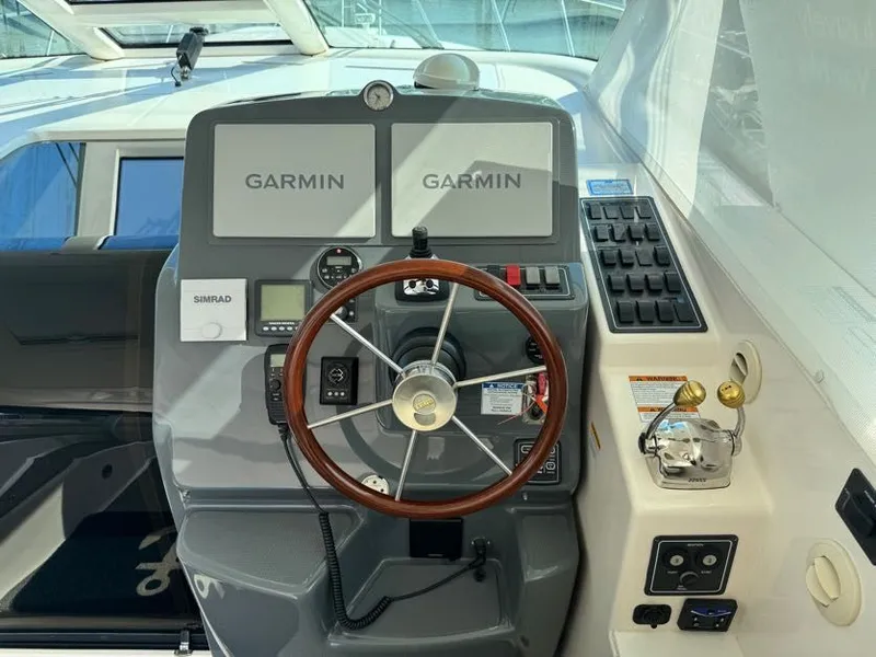 Slide: The Image of Tiara 4300 Sovran 2006 - 10