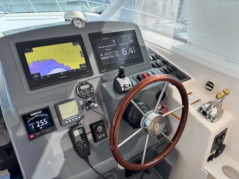 Slide: The Image of Tiara 4300 Sovran 2006 - 11