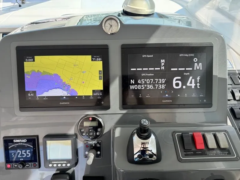 Slide: The Image of Tiara 4300 Sovran 2006 - 12