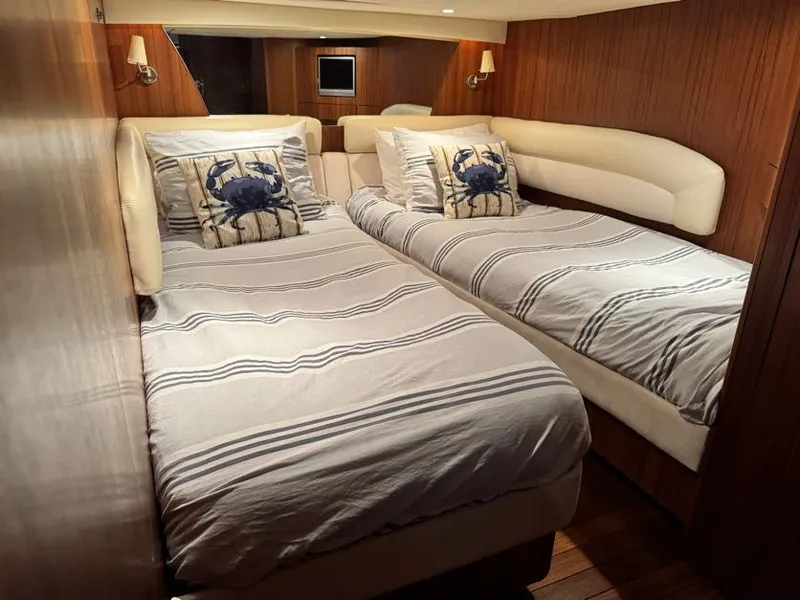 Slide: The Image of Tiara 4300 Sovran 2006 - 24