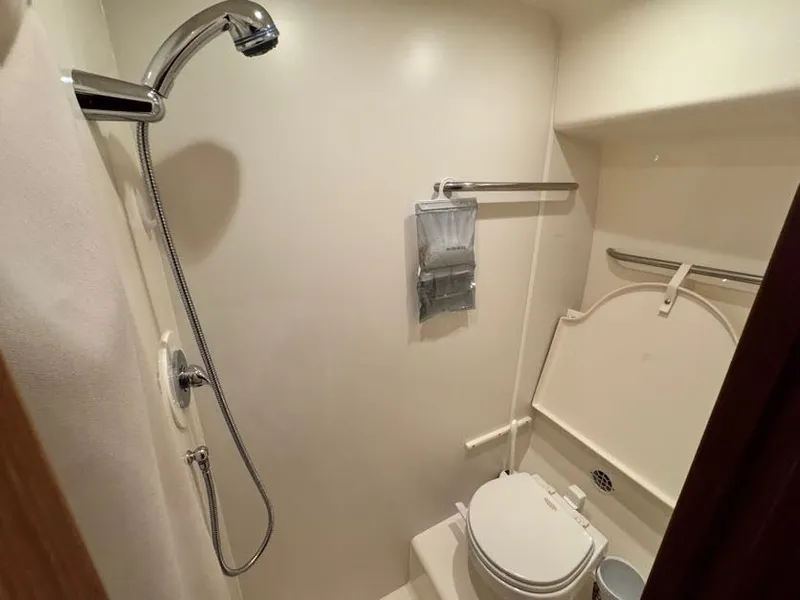 Slide: The Image of Tiara 4300 Sovran 2006 - 25