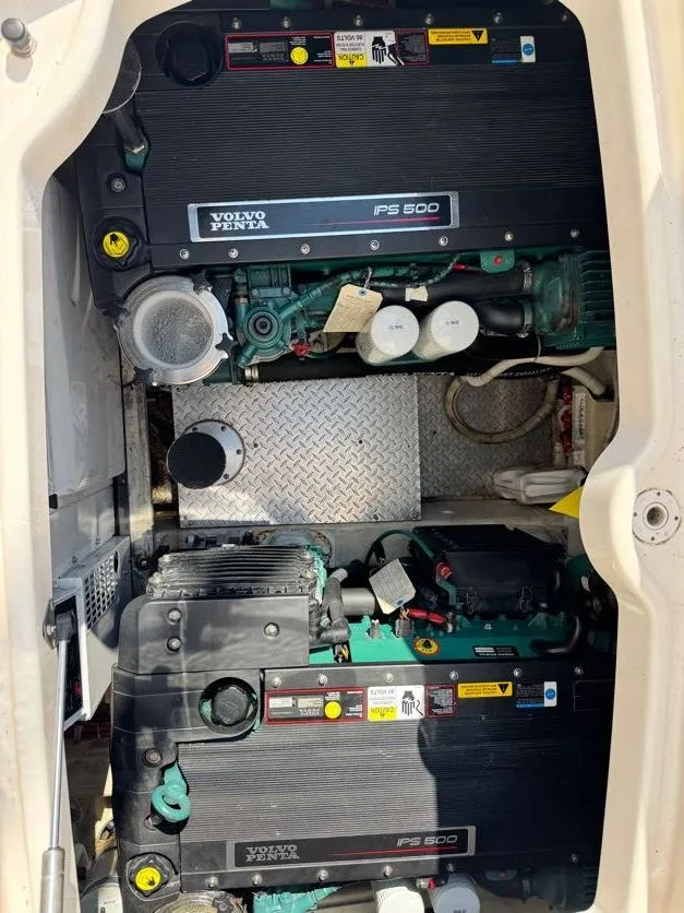 Slide: The Image of Tiara 4300 Sovran 2006 - 28