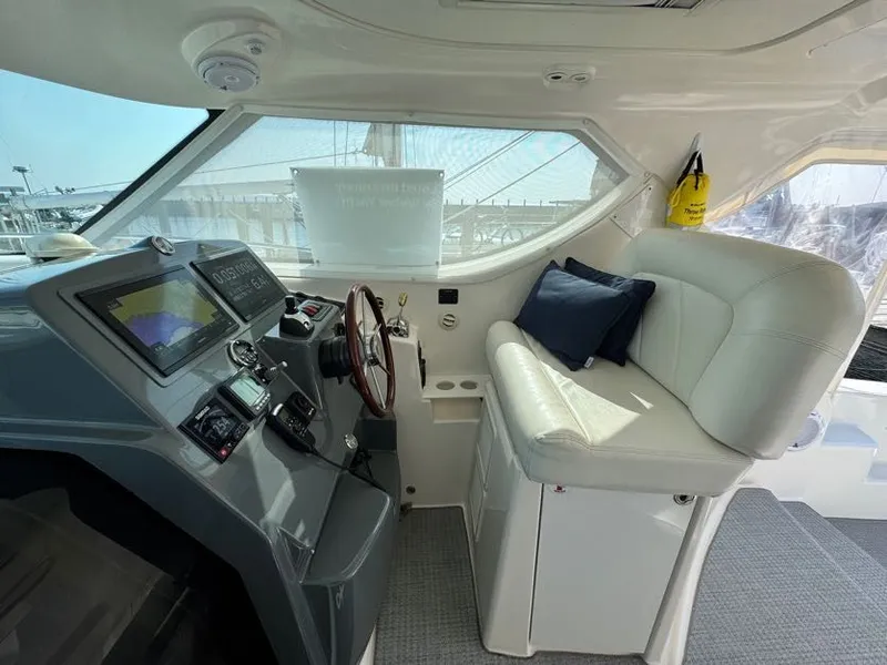 Slide: The Image of Tiara 4300 Sovran 2006 - 9