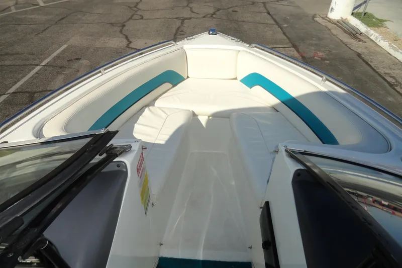 Slide: The Image of 1995 Wellcraft Eclipse 196 S boat interior with white and teal seating. - 12