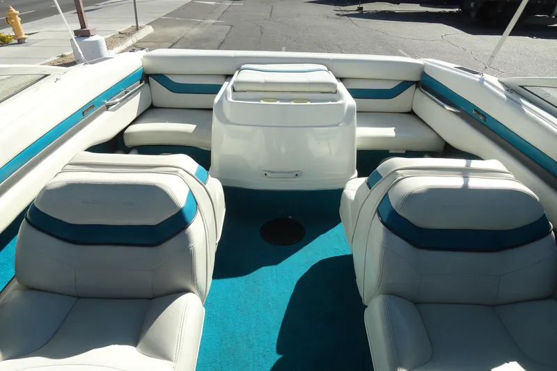 Slide: The Image of Interior of a 1995 Wellcraft Eclipse 196 S boat with white and blue seating. - 13