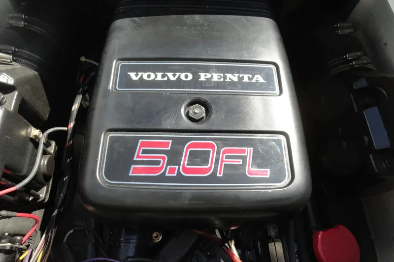 Slide: The Image of Volvo Penta 5.0FL engine in 1995 Wellcraft Eclipse 196 S boat. - 14