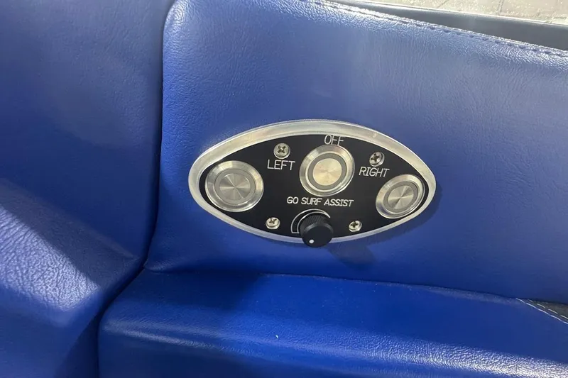 Slide: The Image of Control panel for Go Surf Assist on 2007 Malibu Wakesetter 23 LSV boat. - 17