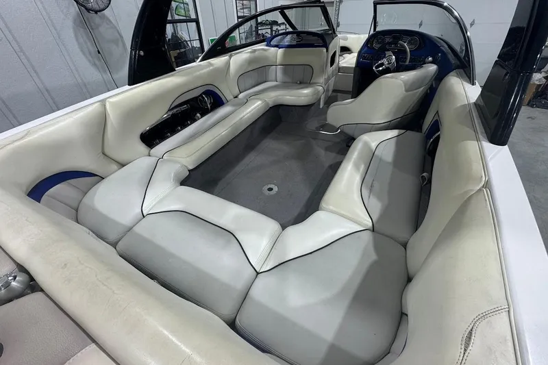 Slide: The Image of Interior of a 2007 Malibu Wakesetter 23 LSV boat with white seating. - 8