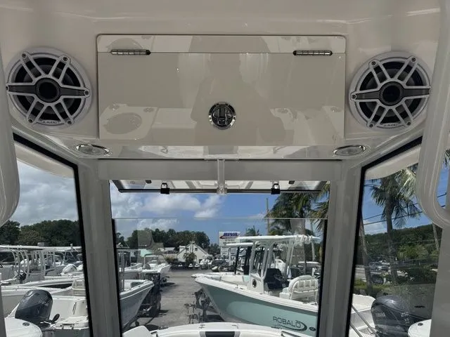 Slide: The Image of Robalo R250 Center Console 2025 - 12
