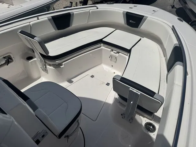 Slide: The Image of Robalo R250 Center Console 2025 - 13