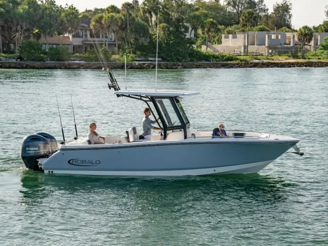 Slide: The Image of Robalo R250 Center Console 2025 - 18