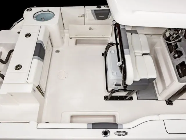 Slide: The Image of Robalo R250 Center Console 2025 - 28