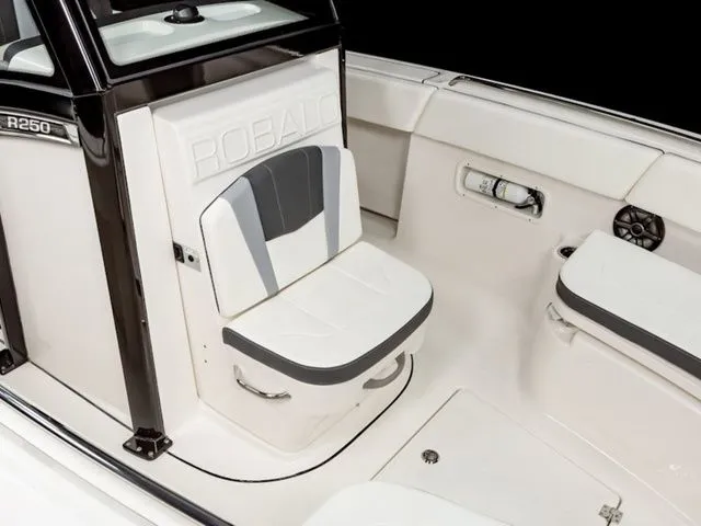 Slide: The Image of Robalo R250 Center Console 2025 - 31
