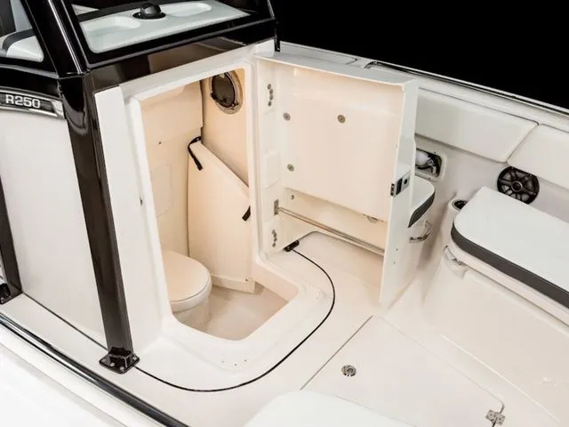 Slide: The Image of Robalo R250 Center Console 2025 - 32