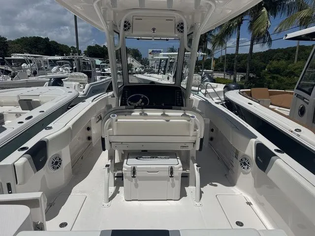 Slide: The Image of Robalo R250 Center Console 2025 - 4