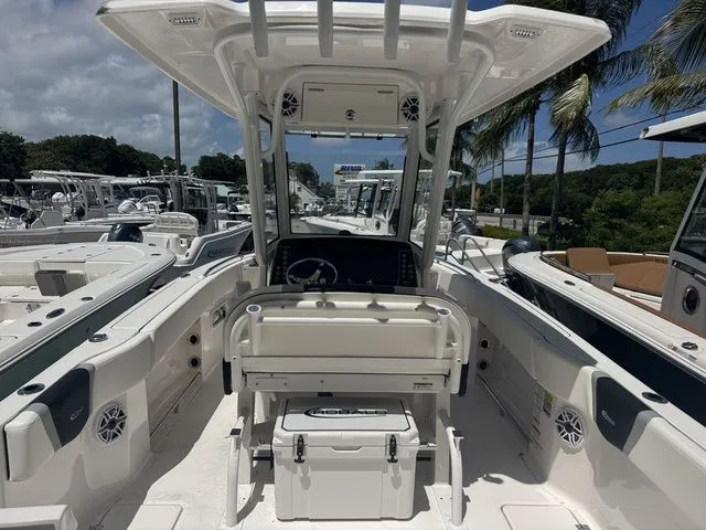 Slide: The Image of Robalo R250 Center Console 2025 - 5