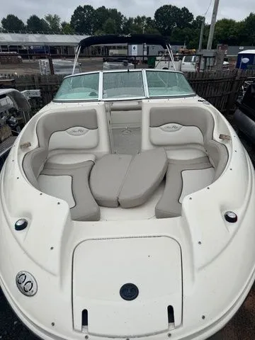 Slide: The Image of Sea Ray 220 Sundeck 2004 - 11