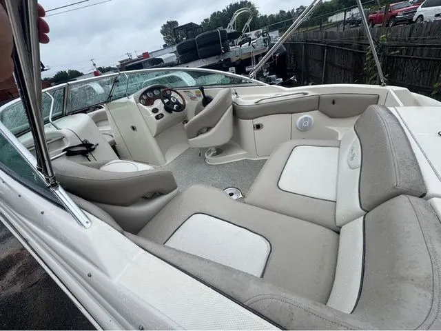 Slide: The Image of Sea Ray 220 Sundeck 2004 - 3